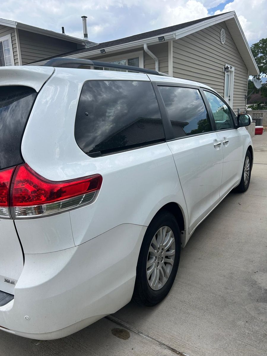 2014 Toyota Sienna XLE 8-Passenger
