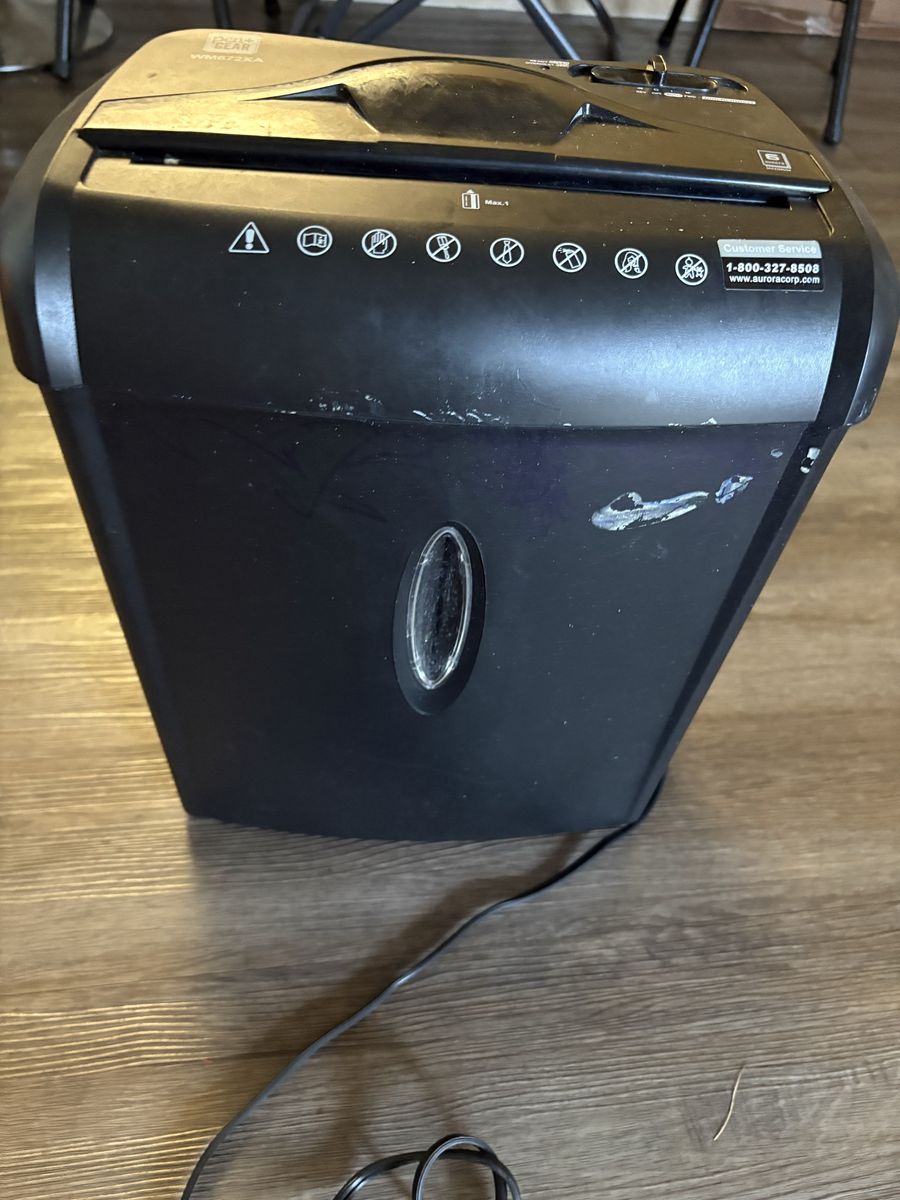 Pen+Gear WM672XA Paper Shredder Black Used