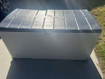 Storage box