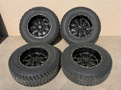 35x12.50 R20 Ironman Tires/Motto rims