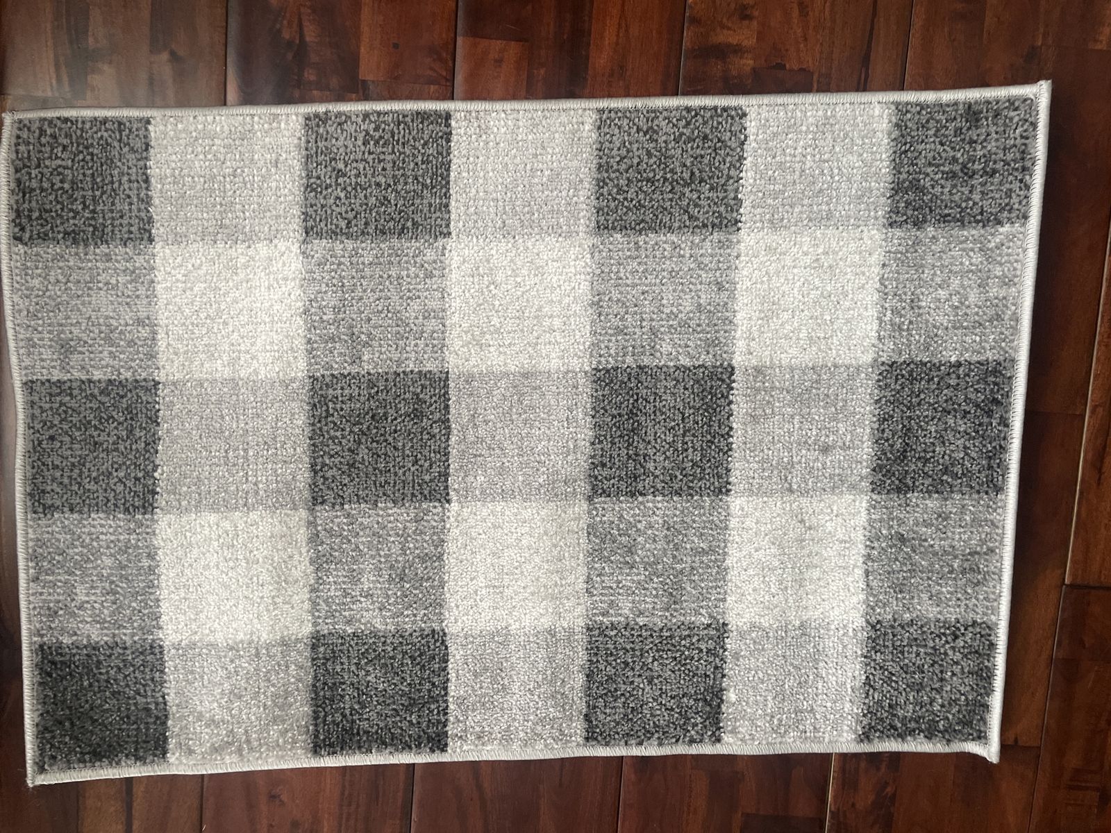 24" x 36" Oeko Tex polypropylene rug grey checkered look