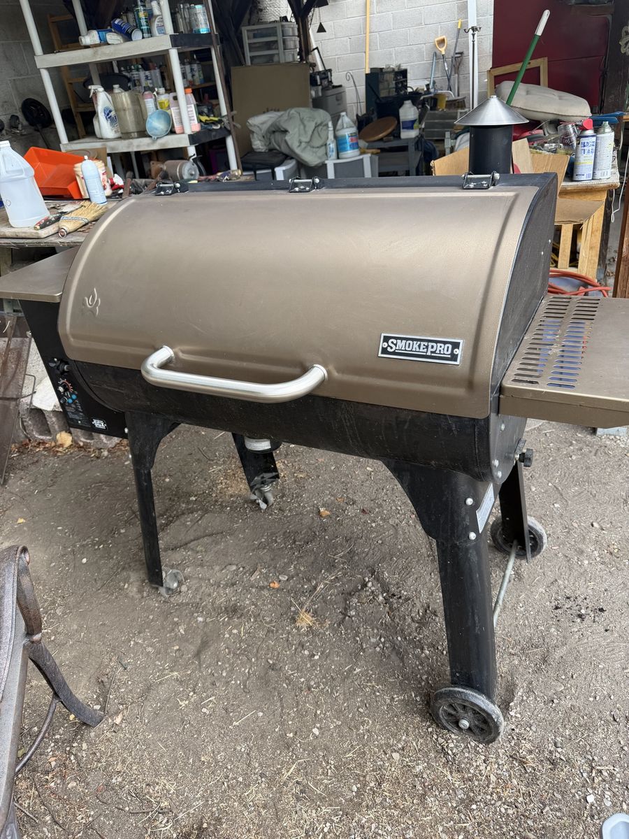 Camp Chef SmokePro SGX Pellet Grill Smoker - Bronze/Black