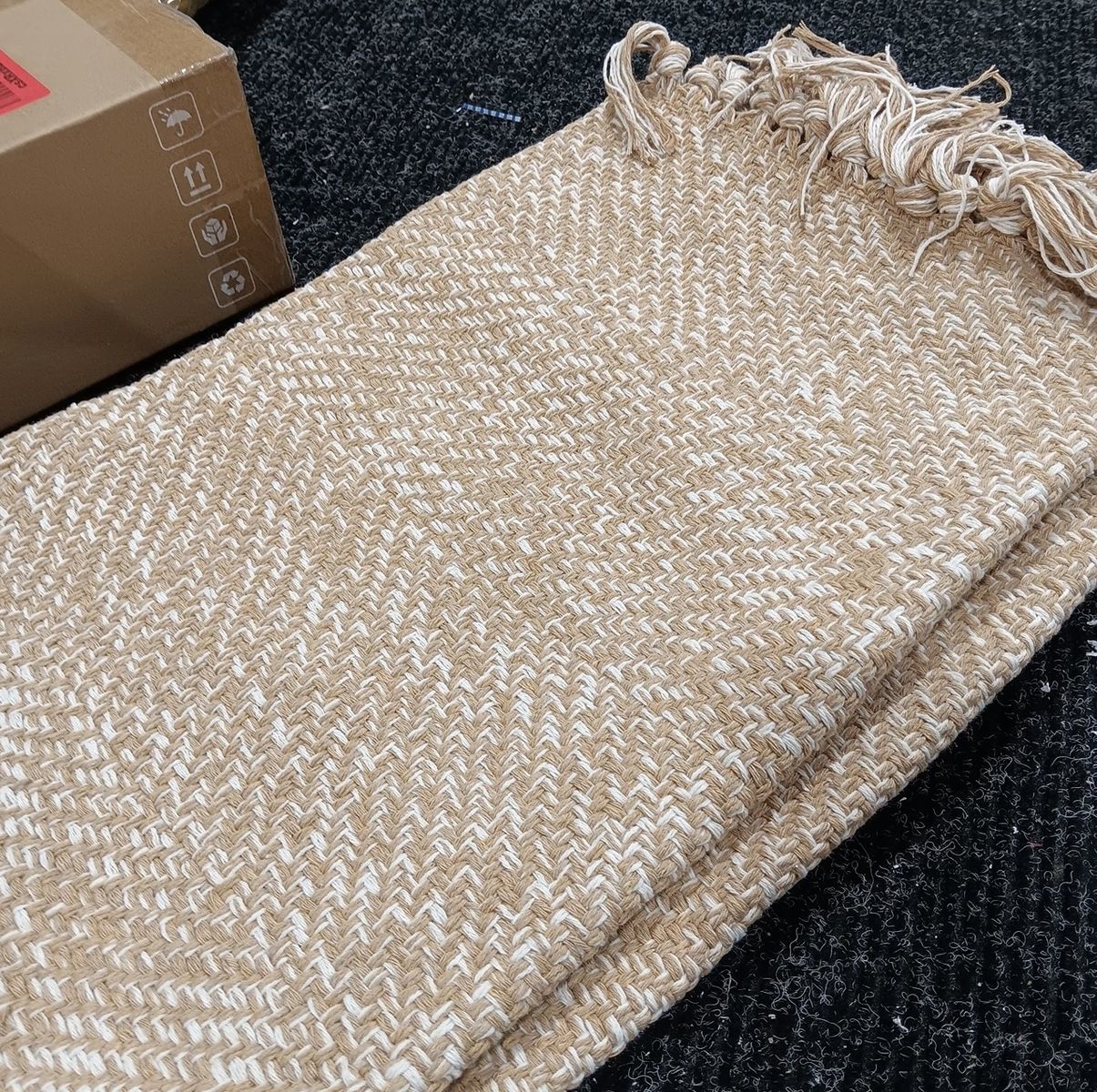 Cozy Herringbone Woven Throw Blanket with Fringe - Tan & White