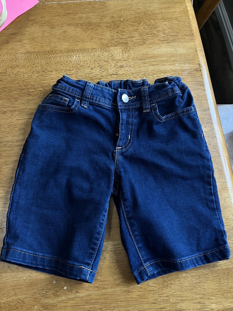 Girls Denim Shorts size 6/7/8 - New Condition -Adjustable Waistband Wonder Nation Brand