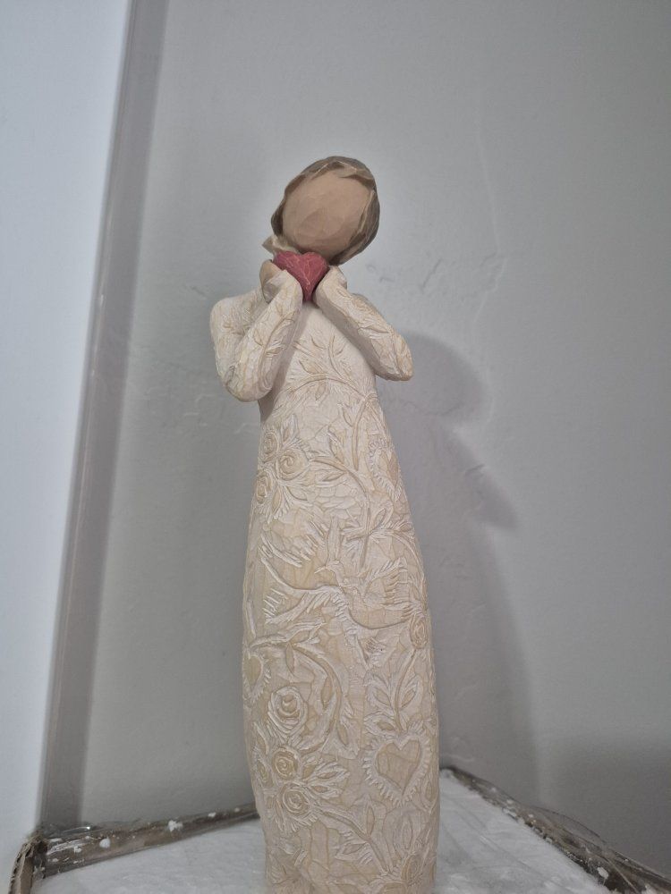 Willow Tree "Je t'aime" Hand-Painted Resin Figurine