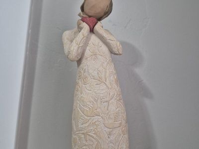 Willow Tree "Je t'aime" Hand-Painted Resin Figurine
