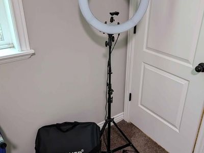 Neewer 18 in ring light kit - $110+ new