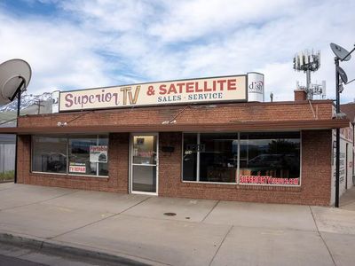 Prime State Street Retail w/ Live-in Apartment & Cell Tower Income