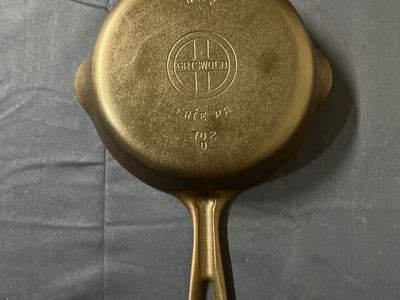 Griswold #4 cast iron skillet