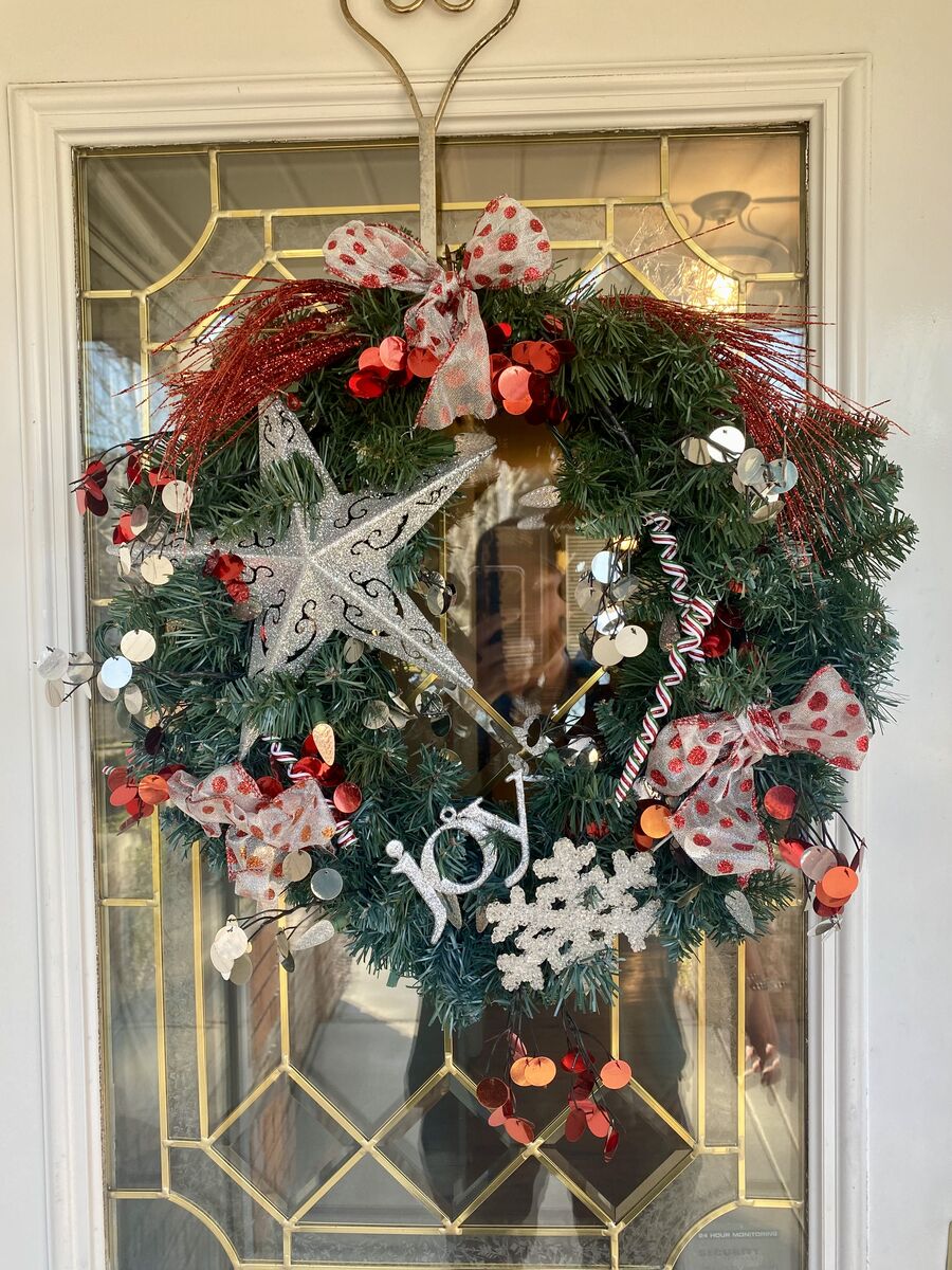 Great 18” Pre-lit Wreath Star-SnowFlake- Candy Ornaments- And BLING - Take Away or Add To - C PIX