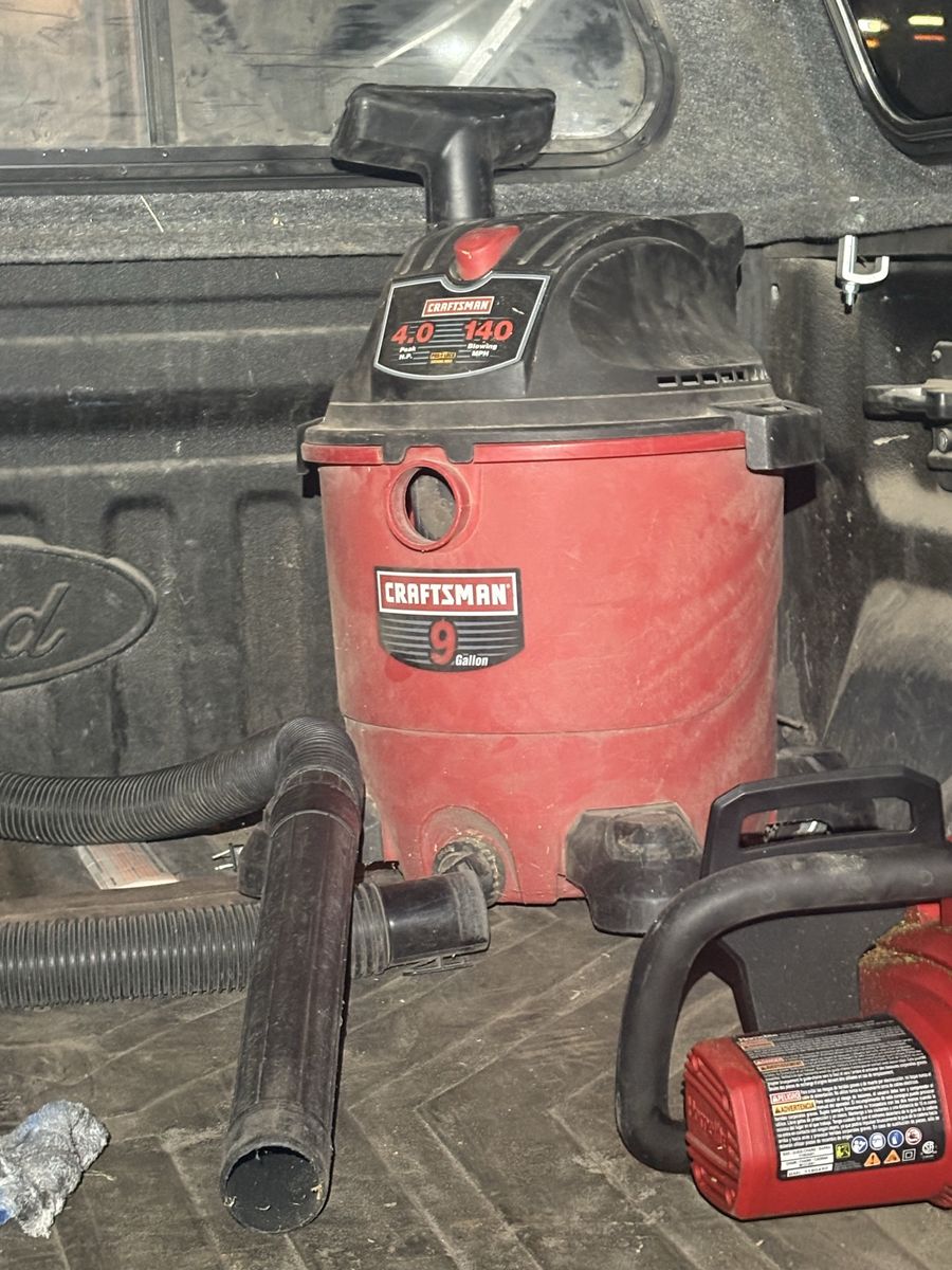 Shop vacuum