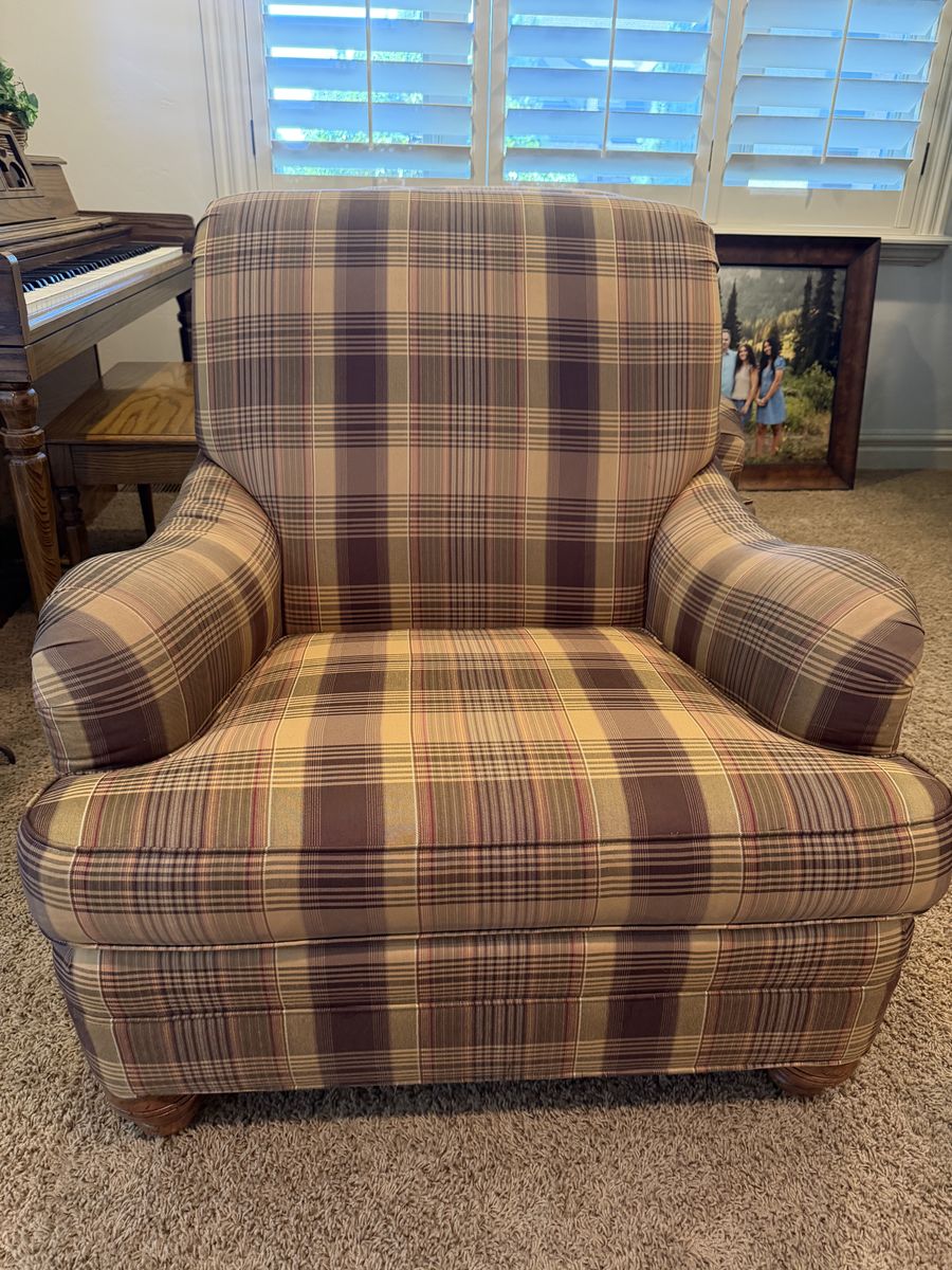 Ethan Allen Set of Chairs w/ Ottoman