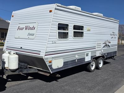 2005 Four Winds Express Lite super clean – sleeps 6 – ready to camp!