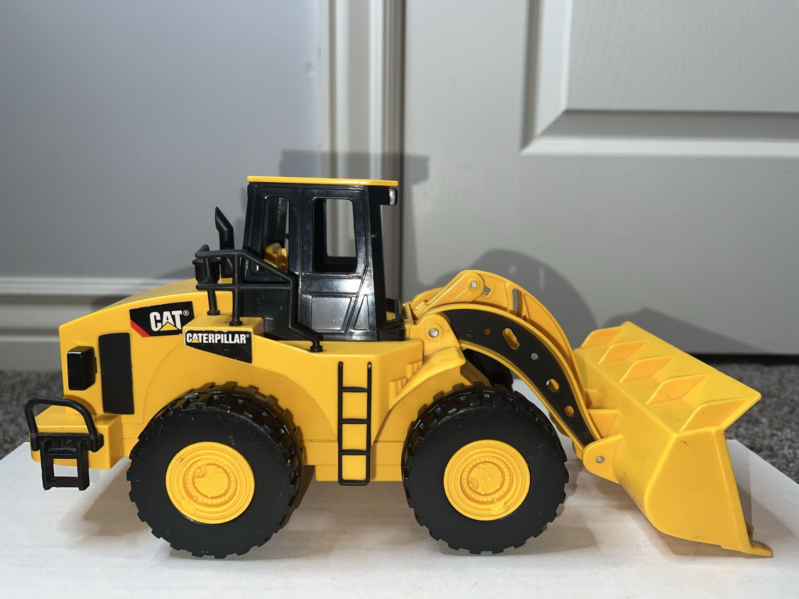 Front loader cat toy