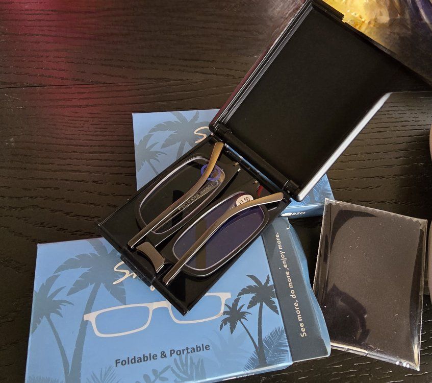 SKYOAK folding reading glasses.