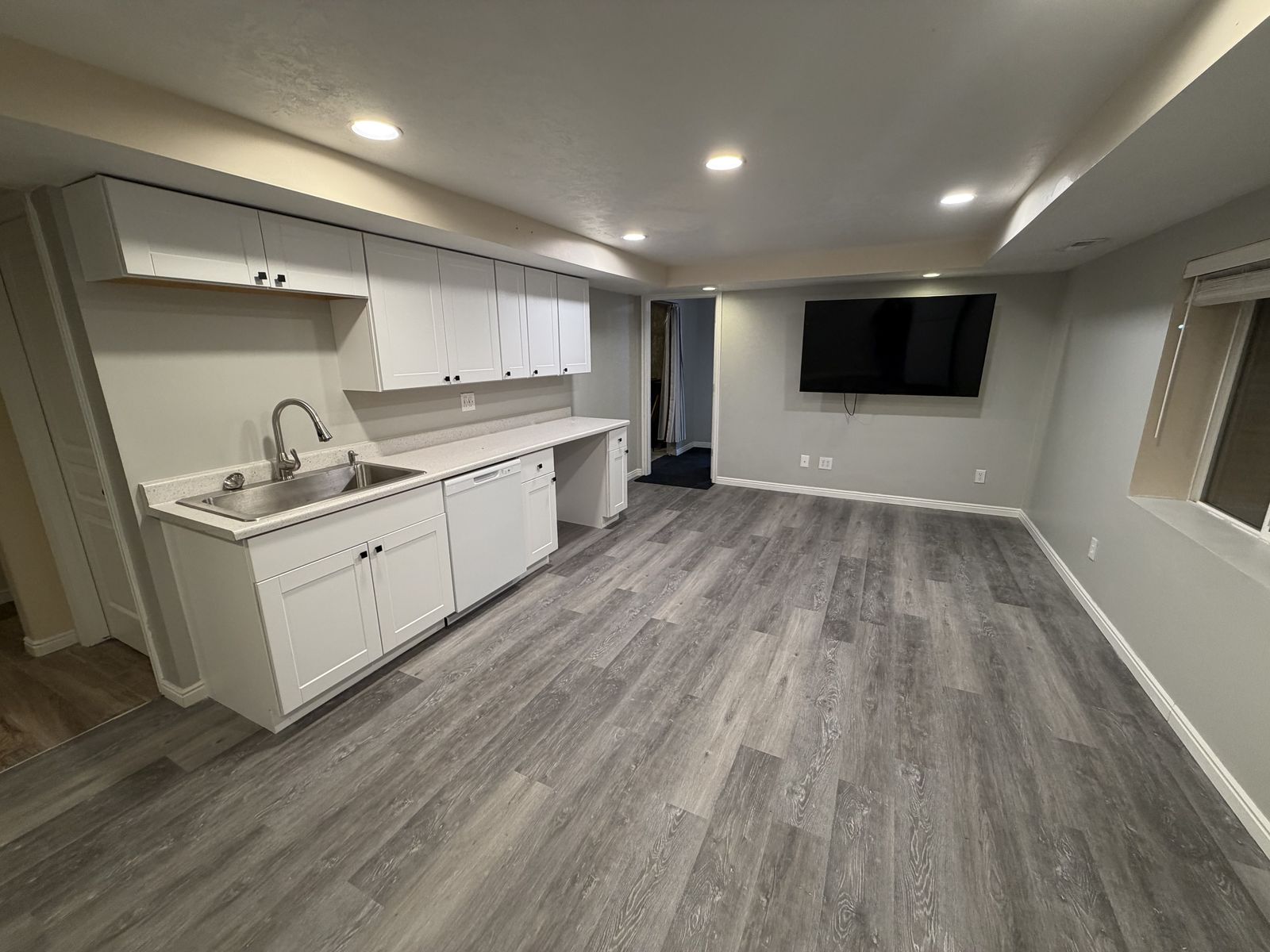 2 bedroom, 1 bathroom, private parking, basement apartment in Sandy Utah