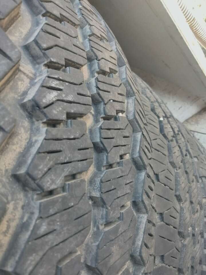 1 new LT275/70R18 Bridgestone dueler A/T 99% tread