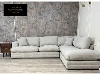 NEW DERRY AYDEN & IVY MODERN SECTIONAL WE OFFER DELIVERY