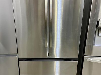 Samsung Mega Capacity 4-Door French Door Fridge!
