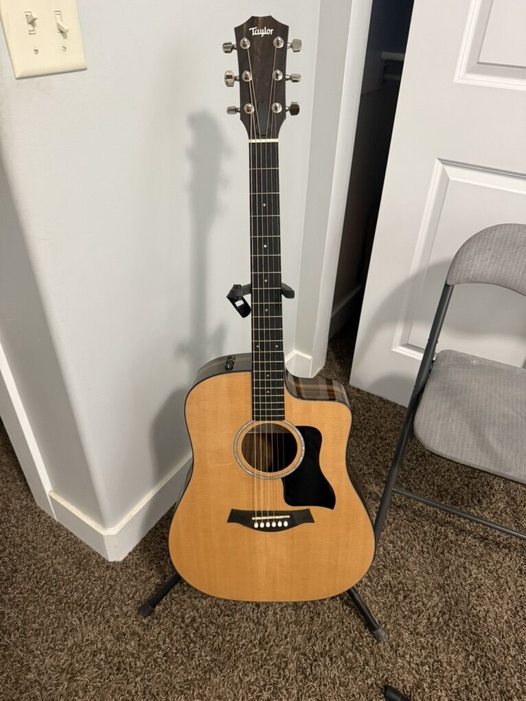Taylor 210 ce Plus