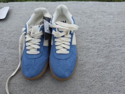 Steve Madden Women's Blue Suede Retro Low-Top Sneakers Brand New - Size 6.5