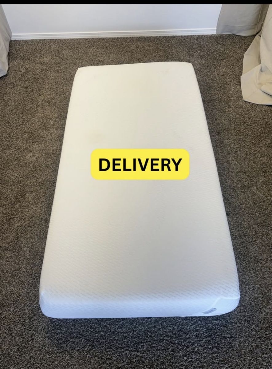 DELIVERY - 10 inch CLEAN Twin Memory Mattress - GREAT CONDITION