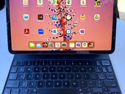 Apple iPAD Pro 11" – 2nd Generation (WIFI), Apple Magic Keyboard, and Apple Pencil
