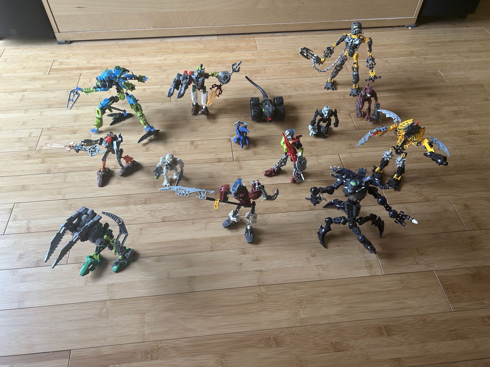 Lot of Bionicle's/Lego figurines 14 pc