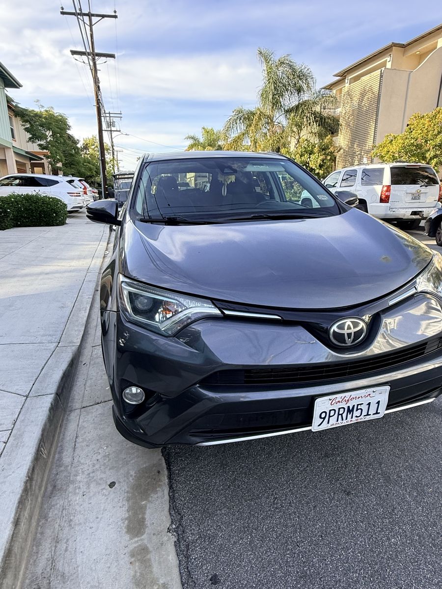 2018 Toyota RAV4 XLE