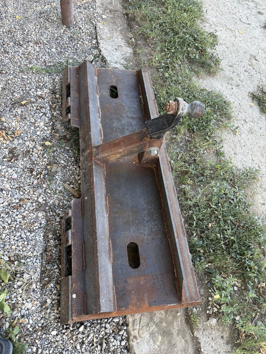 Heavy Duty Skid Steer Trailer Hitch Receiver Attachment