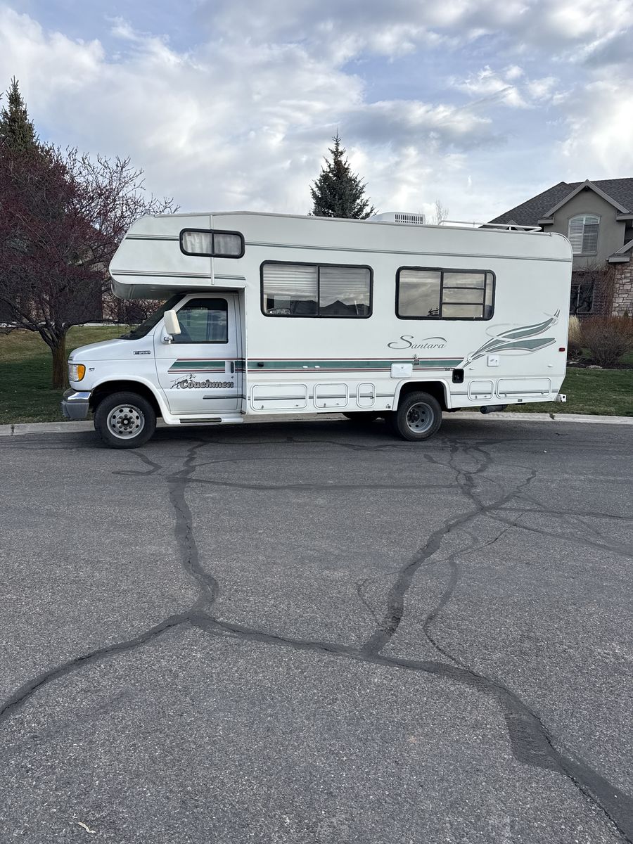 1998 Ford V10 Class C RV 33,300 Miles  23 Ft