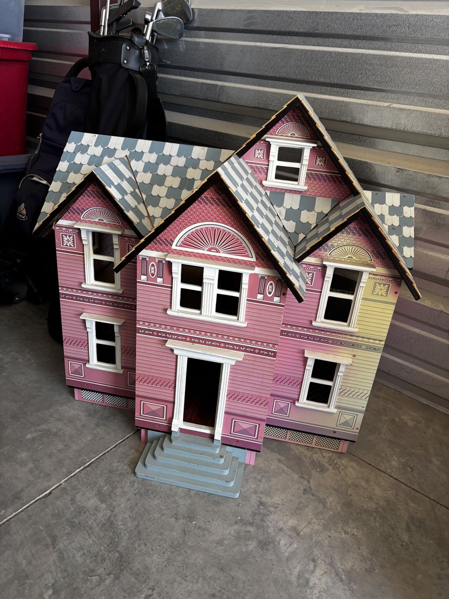 Melissa and Doug Victorian Dollhouse