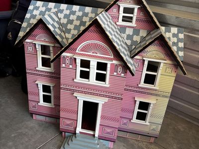 Melissa and Doug Victorian Dollhouse