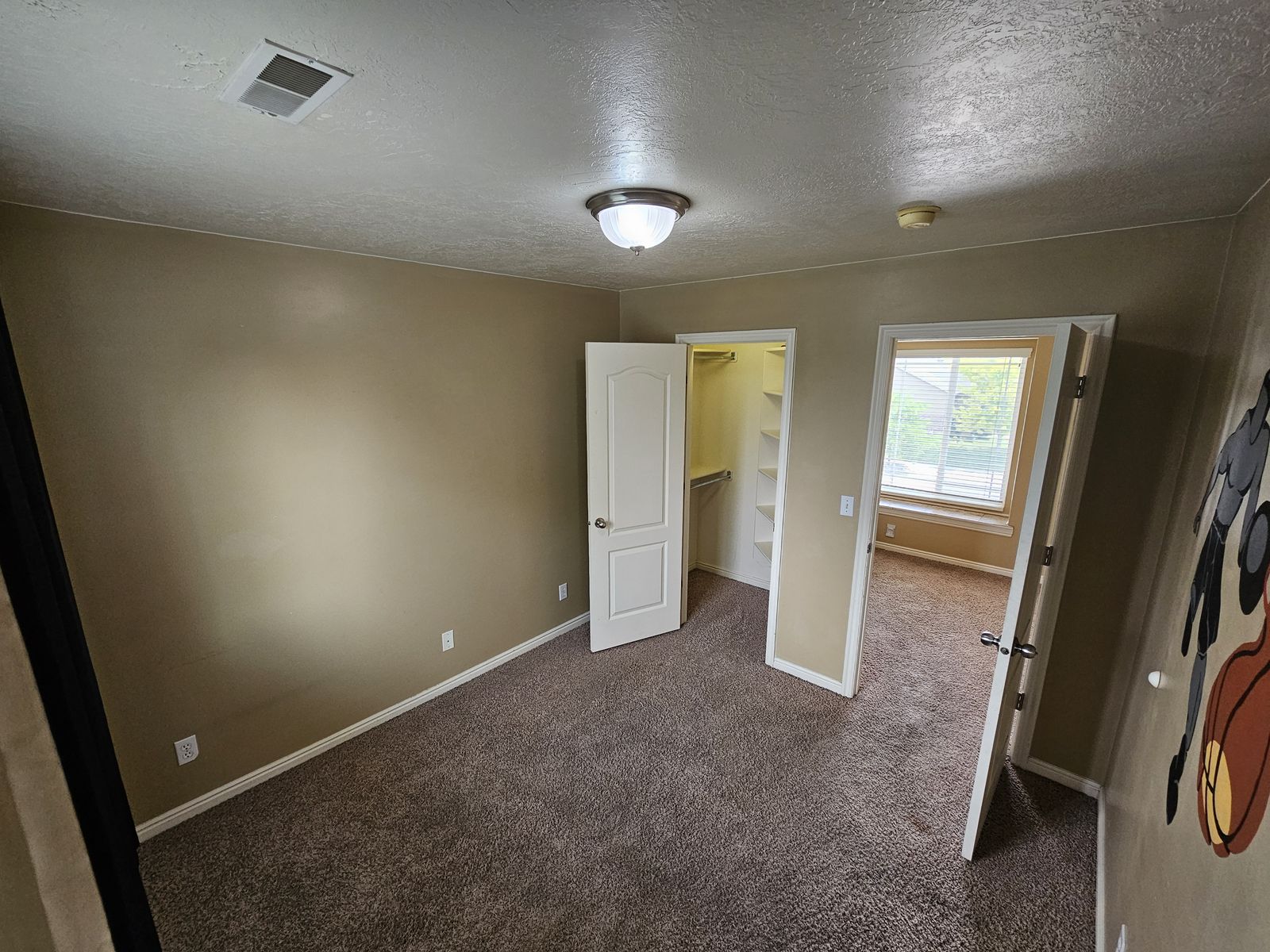 Room for rent in Layton