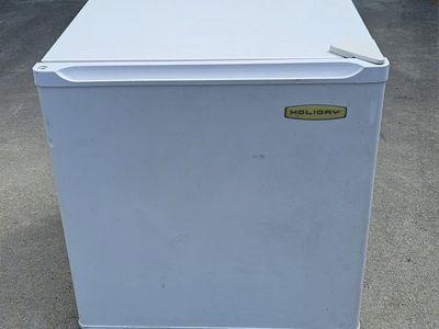 Small refrigerator - not working - free