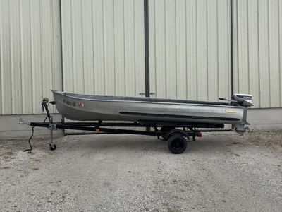 14ft Aluminum Fishing Boat w/ Trailer & Running 15HP Evinrude Outboard