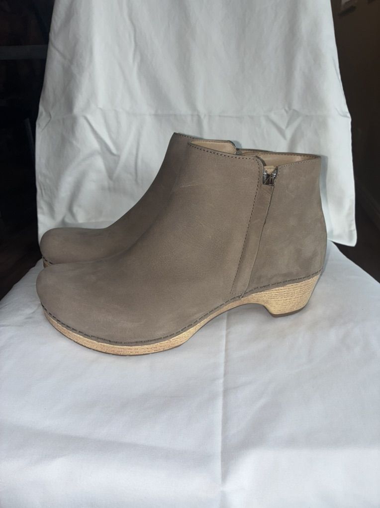 Dansko Taupe Nubuck Ankle Bootie Size 42
