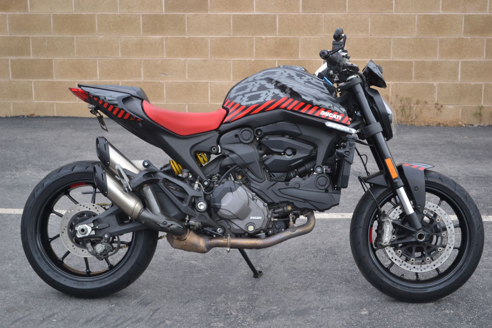 2022 Ducati Monster 937 Plus - Naked Sport Bike