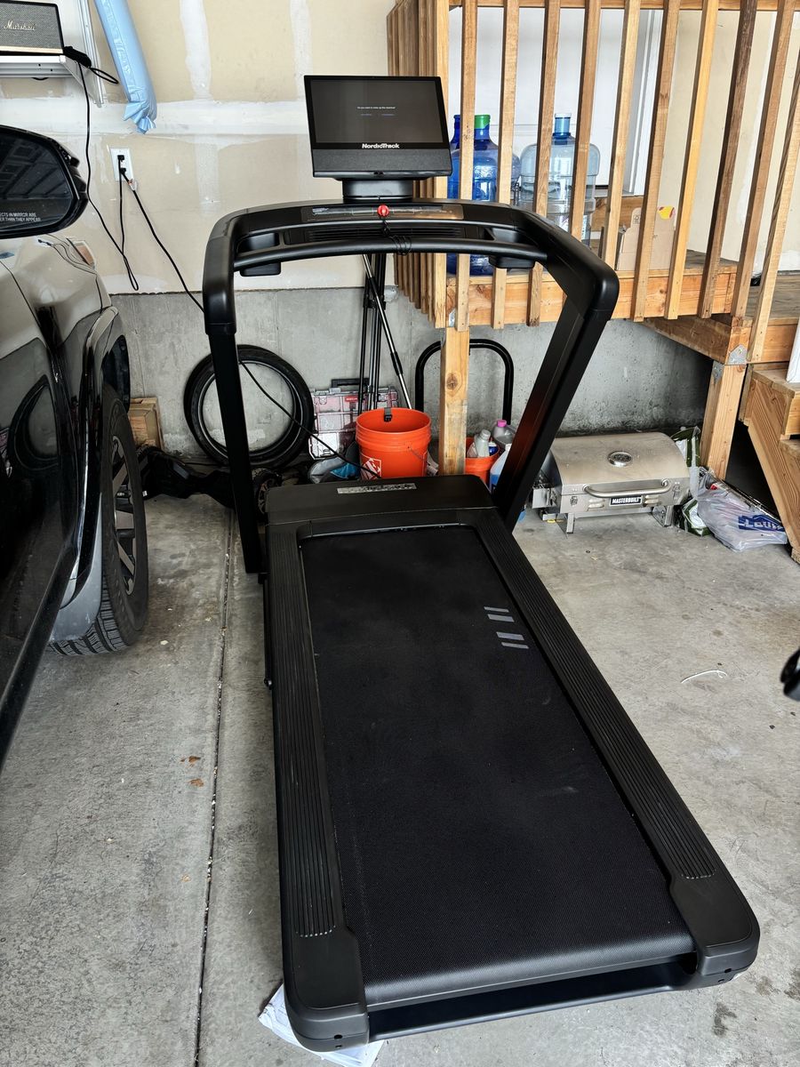 NordicTrack Commercial 1750 Treadmill (Like New)