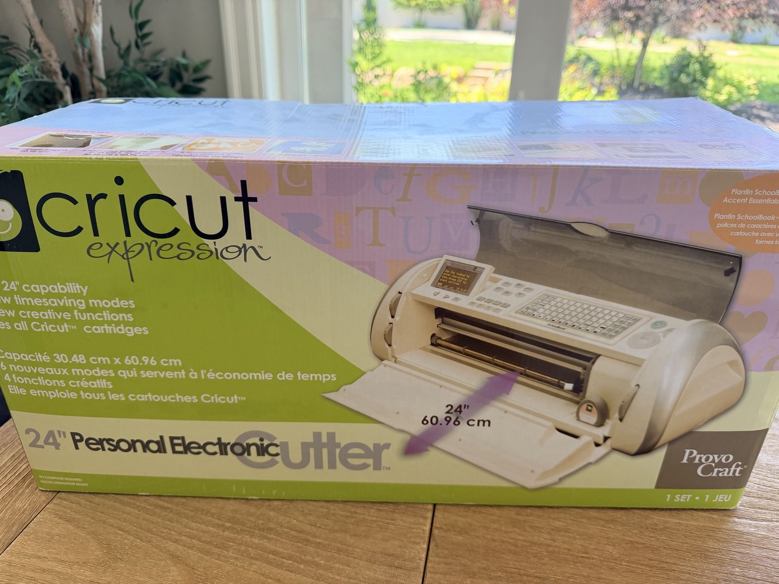 Cricut Expressions 24” and cartridges