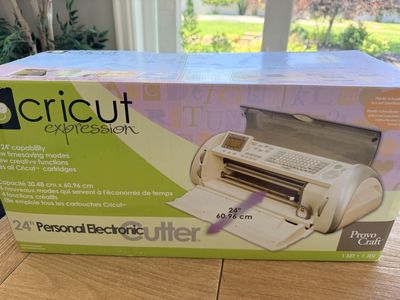 Cricut Expressions 24” and cartridges