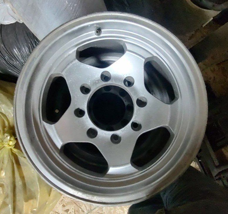 16" aluminum 8 lug