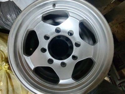 16" aluminum 8 lug