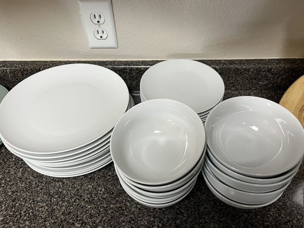 Dinnerware Set - 36 Pieces