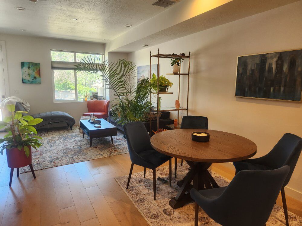 UTILITIES INCLUDED!!! DOWNTOWN MASTER SUITE