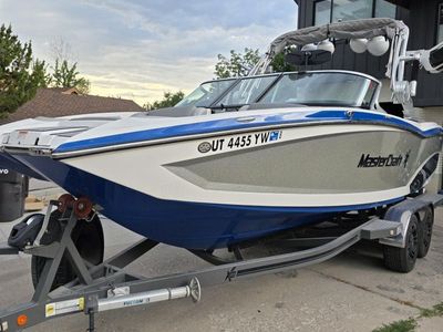 MasterCraft X-23 surf boat - Excellent Condition, LOADED!