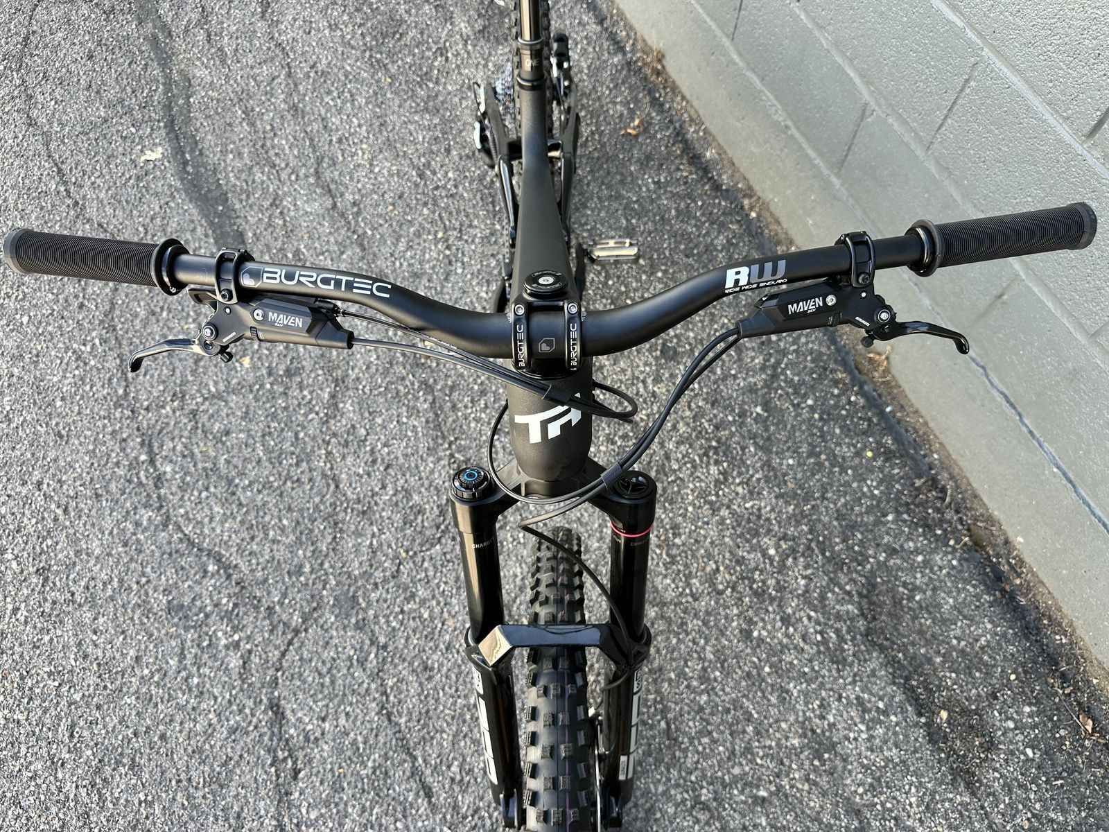 Main image 6