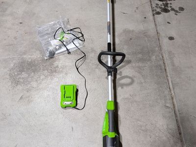 Greenworks 40V Cordless String trimmer with 2.0 Ah batter and charger included