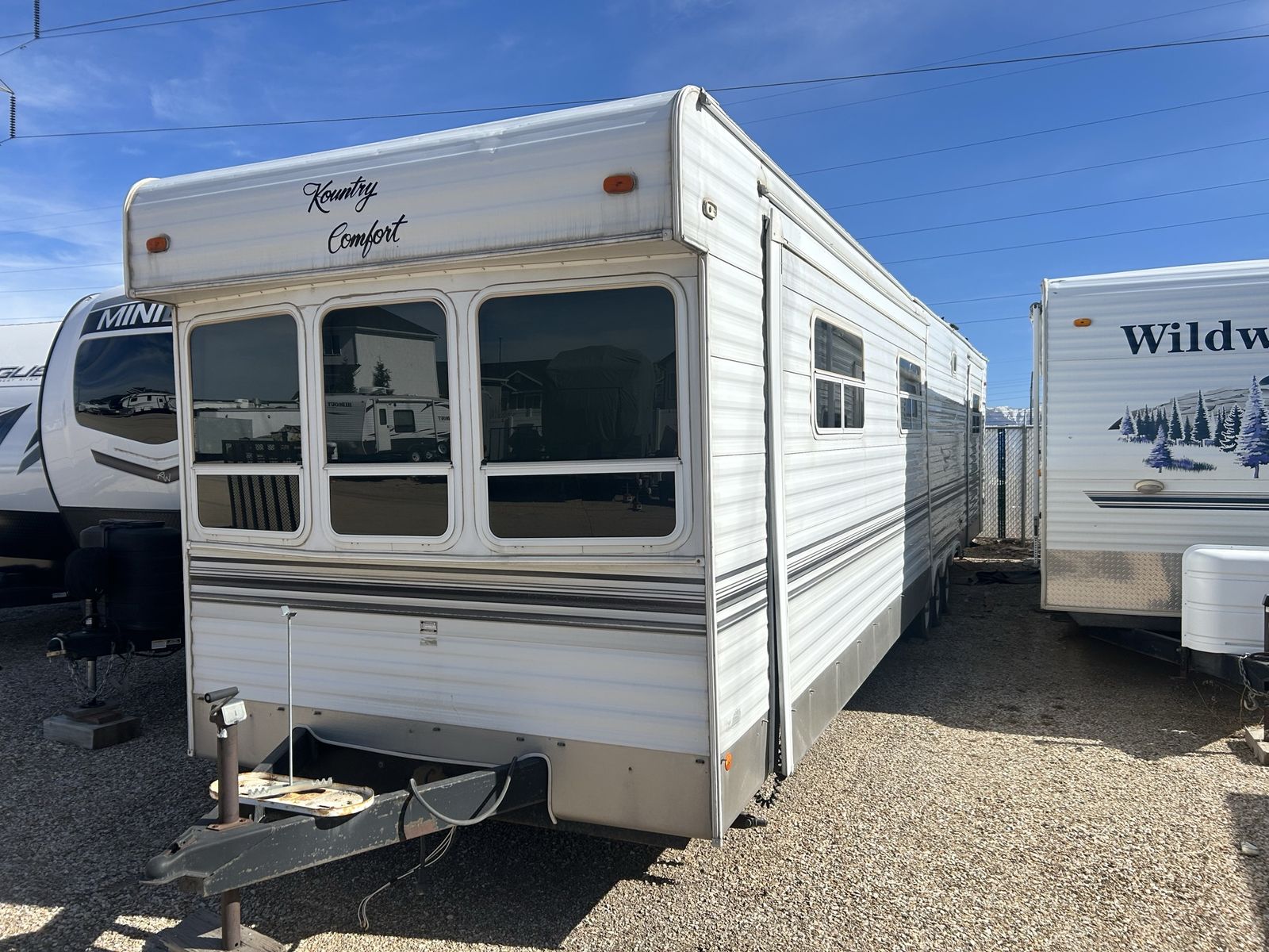 2004 Kountry Comfort travel trailer