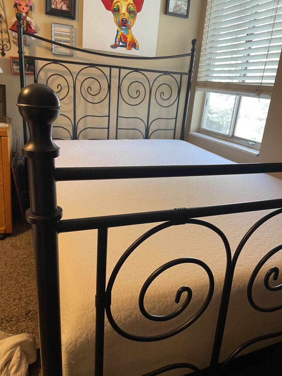 Full Bed With Mattress